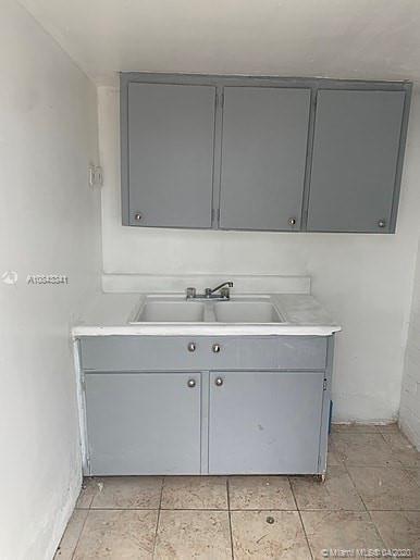 10 NW 28th Way-Unit -2 in Fort Lauderdale, FL - Building Photo - Building Photo
