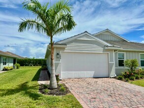 1079 Enbrook Lp in Naples, FL - Building Photo - Building Photo