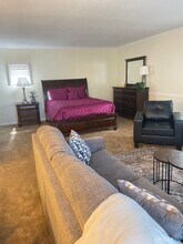 221 Old Pond Ln in Norwich, CT - Building Photo - Building Photo