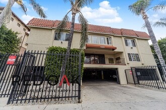 13910 Sayre St, Unit 25 in Los Angeles, CA - Building Photo - Building Photo