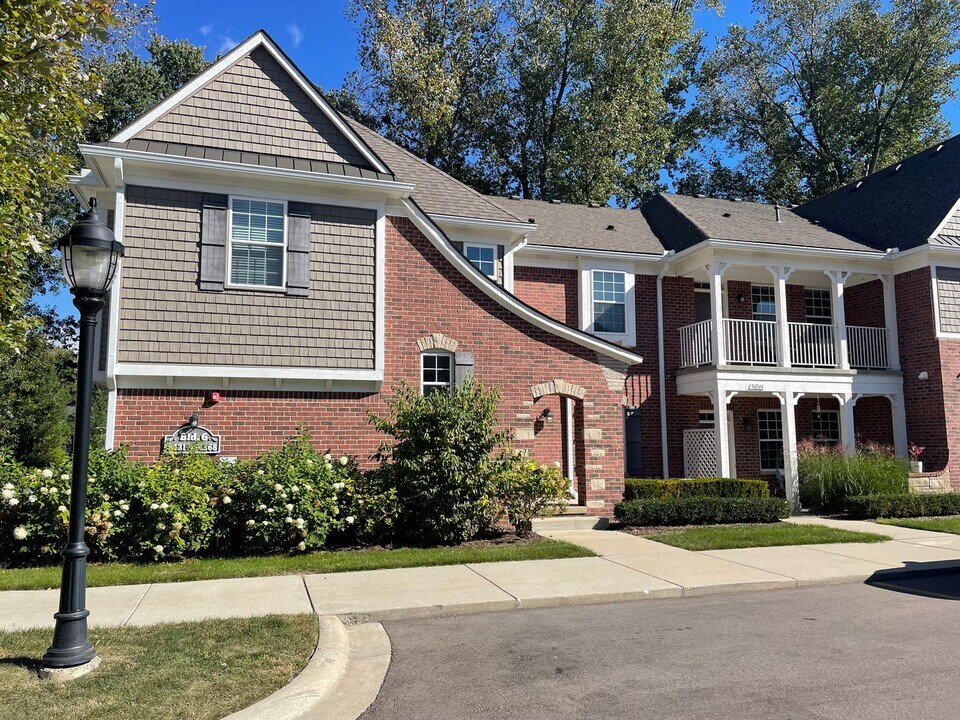 54247 Calusa Dr in Shelby Township, MI - Building Photo