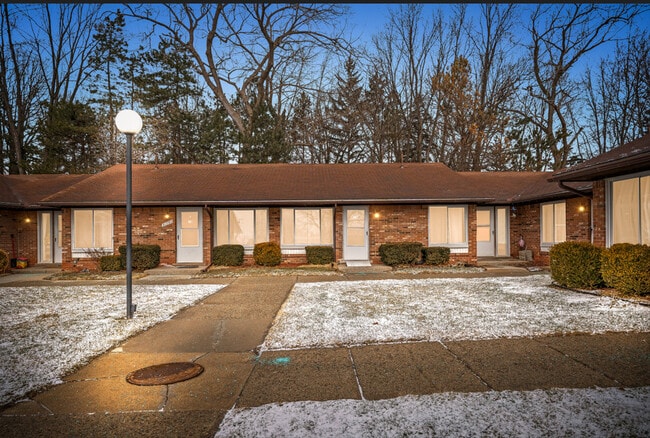 Masonic Estates in Warren, MI - Foto de edificio - Building Photo