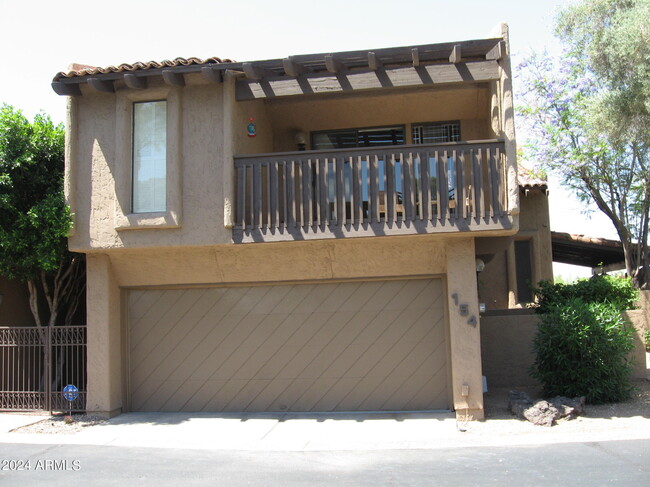 4438 E Camelback Rd in Phoenix, AZ - Foto de edificio - Building Photo