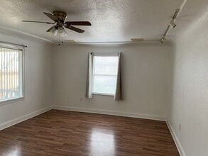 901 Castaic Ave in Bakersfield, CA - Building Photo - Building Photo