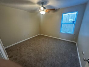 1045 E Rossiland Cir in Memphis, TN - Building Photo - Building Photo