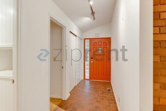 1614 NE 199th Ct in Shoreline, WA - Building Photo - Building Photo