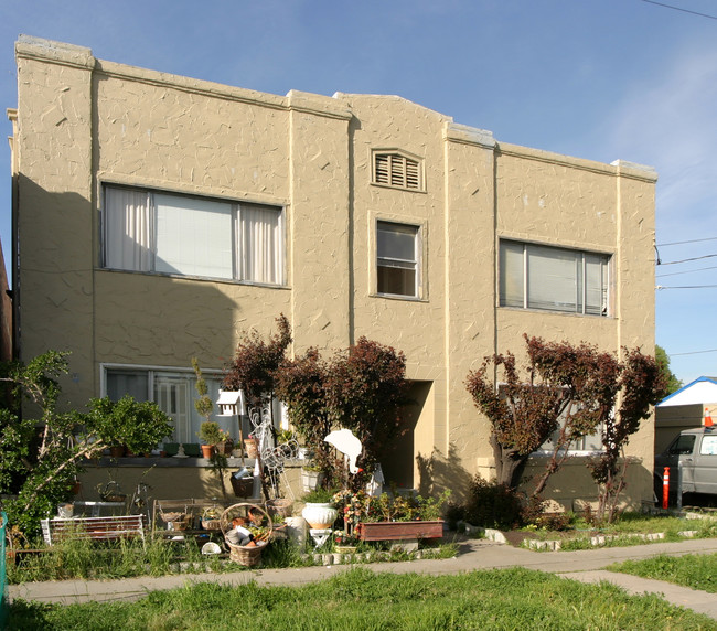 2323 Rheem Ave in Richmond, CA - Foto de edificio - Building Photo