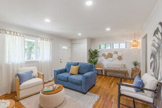 4945 N Euclid Ave in Kansas City, MO - Building Photo - Building Photo