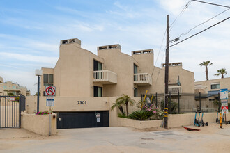 7301 Vista del Mar in Playa Del Rey, CA - Building Photo - Building Photo