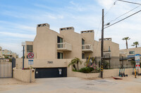 7301 Vista del Mar in Playa Del Rey, CA - Foto de edificio - Building Photo