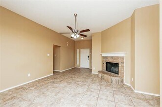449 Cambridge Dr in Saginaw, TX - Building Photo - Building Photo