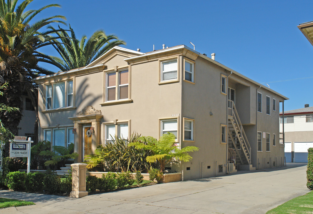 8537 Cashio St in Los Angeles, CA - Foto de edificio