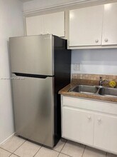 9493 SW 76th St in Miami, FL - Building Photo - Building Photo