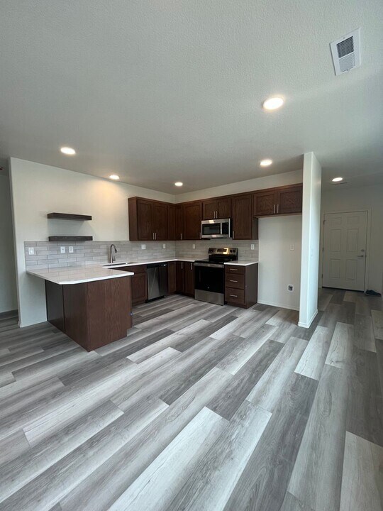 971 W 27th Ave in Eugene, OR - Building Photo