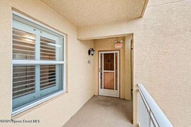 191 Seminole Ln in Cocoa Beach, FL - Foto de edificio - Building Photo