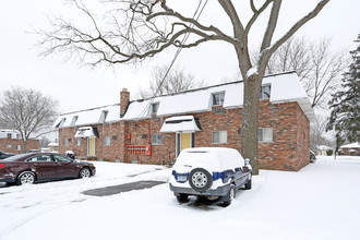 Harris Place Apartments in Utica, MI - Building Photo - Building Photo