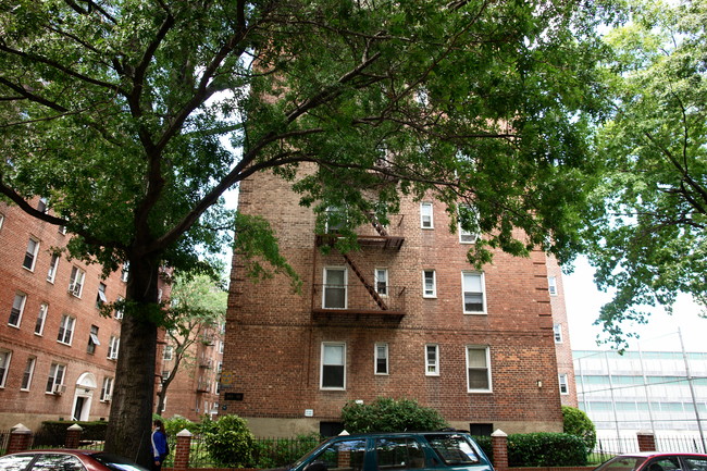 144-41 Sanford Ave in Flushing, NY - Foto de edificio - Building Photo