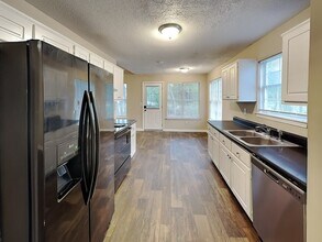 1621 Isleworth Cir in Atlanta, GA - Building Photo - Building Photo