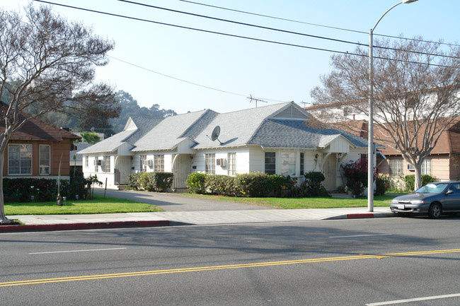 730 E Chevy Chase Dr in Glendale, CA - Foto de edificio - Building Photo