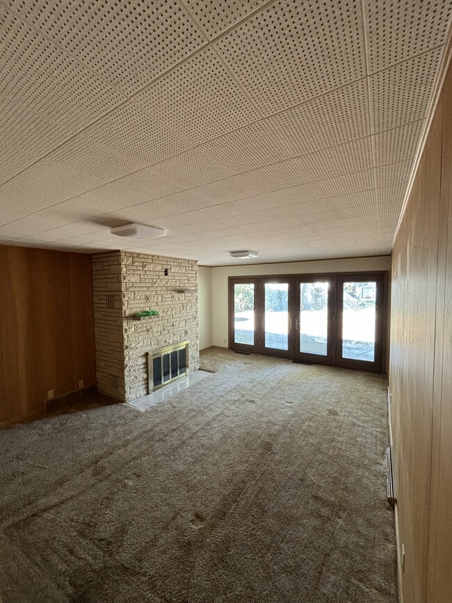 property at 815 E 6th St