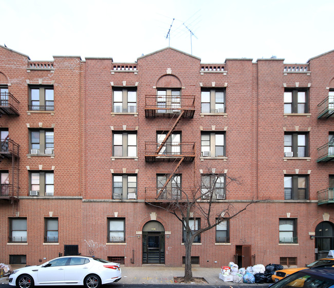 31-36 32nd St in Long Island City, NY - Foto de edificio - Building Photo