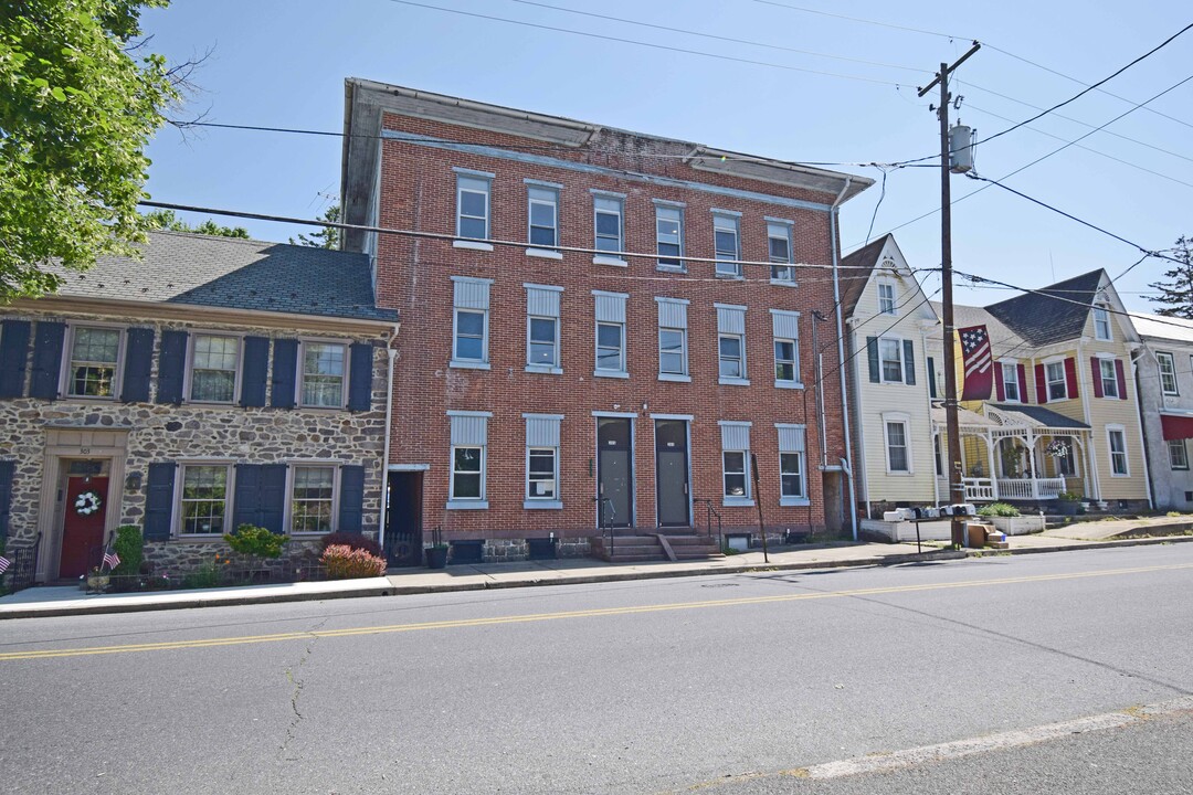 307 Main St in Oley, PA - Building Photo