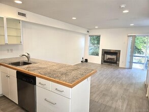 90 Firwood Rd in Port Washington, NY - Building Photo - Building Photo