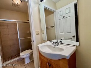 1515 La Fontenay Ct, Unit 1515 in Louisville, KY - Building Photo - Building Photo
