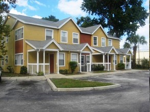 Callahan Oaks in Orlando, FL - Building Photo - Building Photo