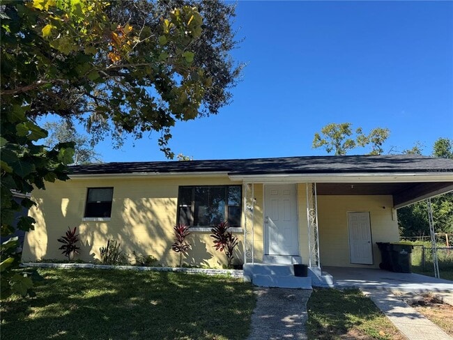 1136 S Grand Hwy in Clermont, FL - Building Photo - Building Photo