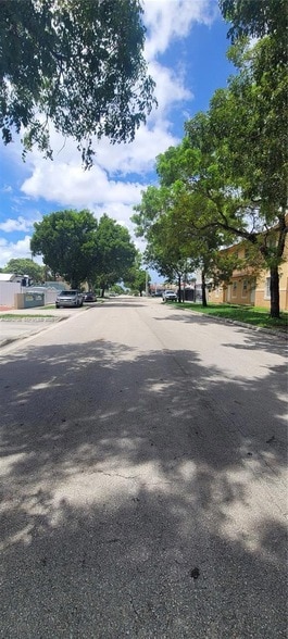 33 E 20th St, Unit 205 in Hialeah, FL - Foto de edificio - Building Photo