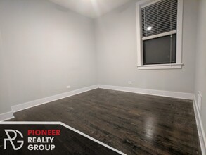 1946 W Nelson St, Unit 2 in Chicago, IL - Building Photo - Building Photo