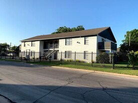 1325 Bagby Ave, Unit C in Waco, TX - Building Photo