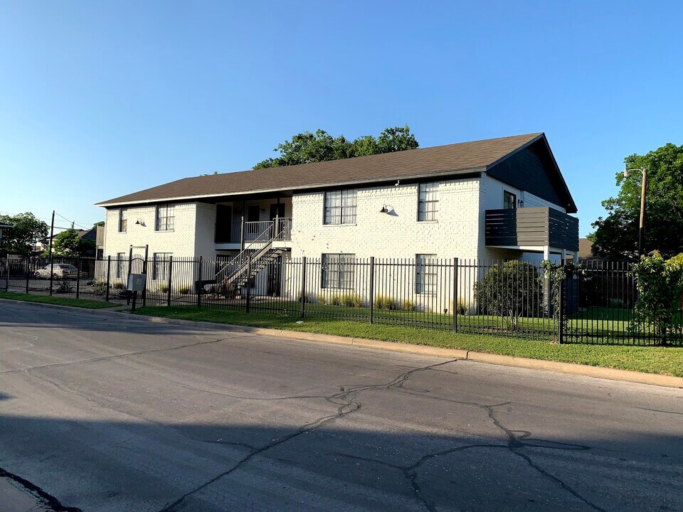 1325 Bagby Ave, Unit C in Waco, TX - Building Photo