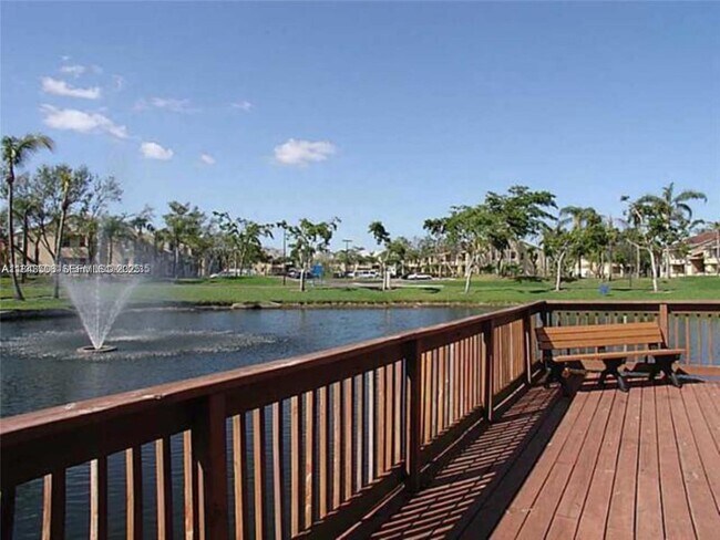 651 Lyons Rd in Coconut Creek, FL - Building Photo - Building Photo