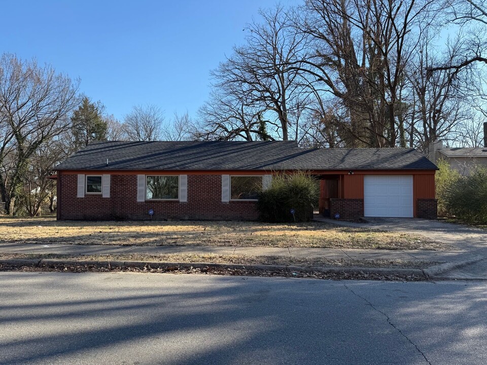 4805 W 29th St in Little Rock, AR - Building Photo