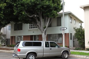 1015 E Appleton St in Long Beach, CA - Building Photo