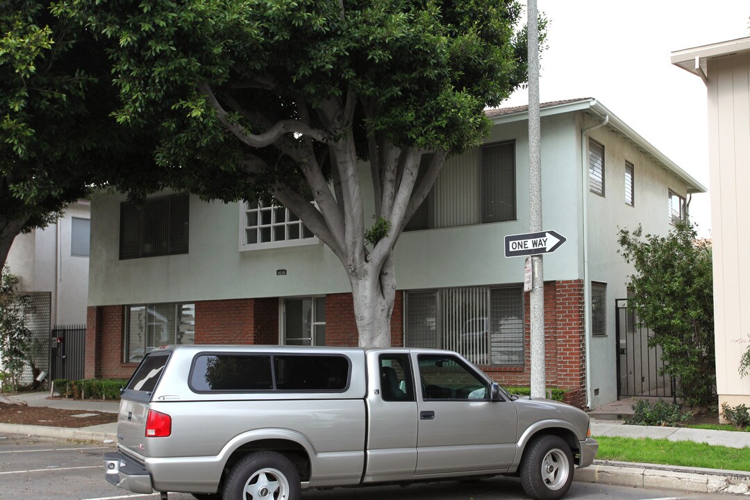 1015 E Appleton St in Long Beach, CA - Foto de edificio