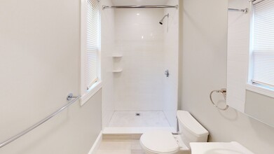 267 E Cottage St, Unit 1 in Boston, MA - Foto de edificio - Building Photo