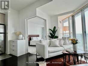 50 Absolute Ave in Mississauga, ON - Building Photo - Building Photo