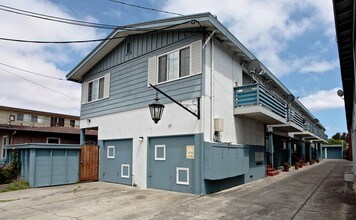 125 Oak Ave in Redwood City, CA - Foto de edificio - Building Photo