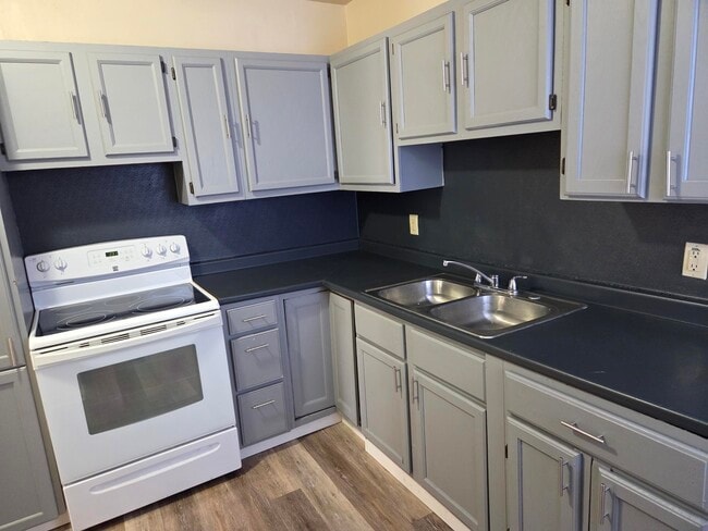 property at 2931 N Newton Ave