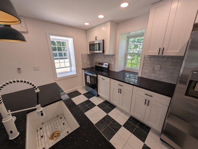 131 W Walnut Ln, Unit Carriage House 2nd flr in Philadelphia, PA - Building Photo - Building Photo