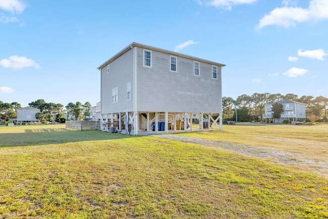 234 Twin Oaks Dr in Hampstead, NC - Building Photo - Building Photo