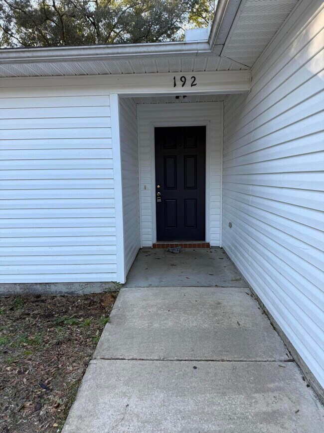 192 Mary Ln in Crestview, FL - Foto de edificio - Building Photo