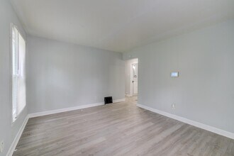 8067 Aline Ave in Berkeley, MO - Building Photo - Building Photo