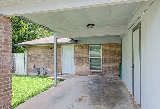 1403 Click Cove in Austin, TX - Foto de edificio - Building Photo