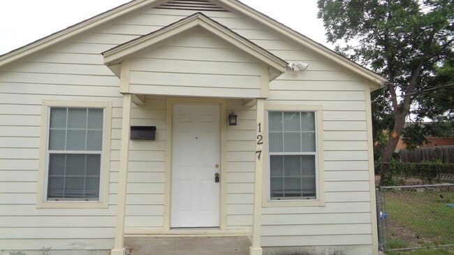 127-129 W Avenue A in Garland, TX - Building Photo - Building Photo