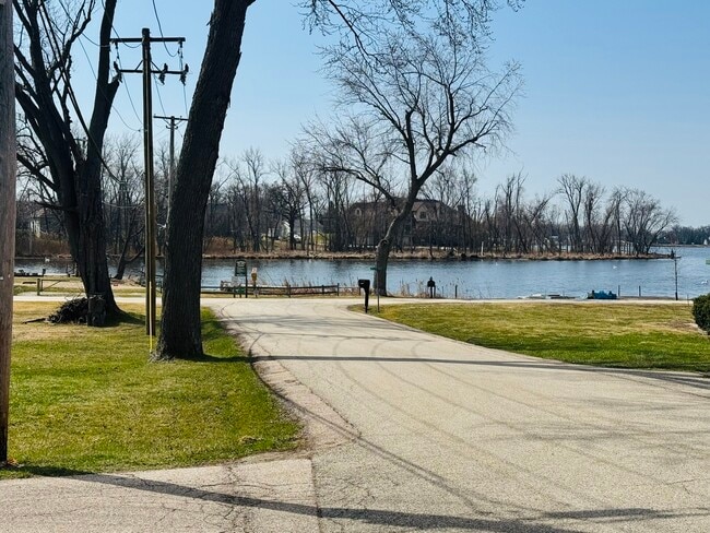 42129 N 2nd Ave in Antioch, IL - Building Photo - Building Photo