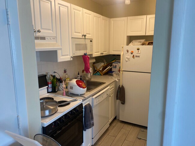 200 Kelton St, Unit 31 in Boston, MA - Foto de edificio - Building Photo